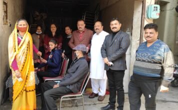 वार्ड नं 51की पार्षद राधिका पाठक की देखरेख में लगाया गया आयुष्मान कार्ड कैम्प