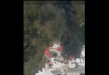 आग की लपटों में घिरा वैष्णो देवी मंदिर