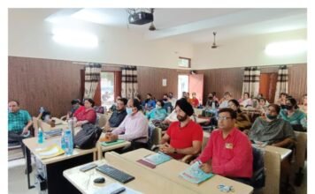 ਬਲਾਕ ਪ੍ਰਾਇਮਰੀ ਪੱਧਰ ਤੇ ਚੱਲ ਰਹੇ ਨੈਸ਼ਨਲ ਅਚੀਵਮੈਂਟ ਸਰਵੇਖਣ 2021 ਦੇ ਤਹਿਤ ਜ਼ਿਲ੍ਹਾ ਸਿੱਖਿਆ ਅਫ਼ਸਰ(ਐ.ਸਿ) ਰਾਮਪਾਲ ਸਿੰਘ ਵੱਲੋਂ ਟ੍ਰੇਨਿੰਗ ਸੈਂਟਰਾਂ ਦਾ ਪ੍ਰੇਰਨਾ ਦਾਇਕ ਦੌਰਾ