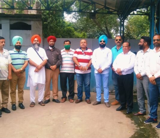 डिजिटल मीडिया एसोसिएशन ने मनवता की सेवा में जोड़ा एक और अध्याय, सभी सदस्यों ने की गौ सेवा, गायों को चारा, गुड़ व लड्डू खिलाए सभी ने सेवा कर जन्मदिन मनाने का लिया संकल्प