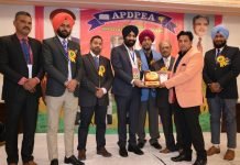 सी.बी.एस.ई. के डिप्टी सेक्रेटरी (अकादमिक) ने सेठ हुकम चंद एसडी पब्लिक सीनियर सेकेंडरी स्कूल के इन टीचर को किया सम्मानित