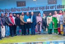 ਵੋਕੇਸ਼ਨਲ ਮਾਸਟਰ ਸ਼ਾਮ ਕੁਮਾਰ ਸੁਮਨ ਦੀ ਸ਼ਹੀਦ ਕਰਤਾਰ ਸਿੰਘ ਬੱਬਰ ਸਰਕਾਰੀ ਸੀਨੀਅਰ ਸੈਕੰਡਰੀ ਸਮਾਰਟ ਸਕੂਲ ਚੱਕ ਕਲਾ ਜਲੰਧਰ ਵਿੱਚ ਸੇਵਾਵਾਂ ਦਿੰਦੇ ਹੋਏ 25 ਸਾਲ। ਪ੍ਰਿੰਸੀਪਲ ਰਾਜੇਸ਼ ਕੁਮਾਰ ਭੱਲਾ ਵਲੋਂ ਸਨਮਾਨਿਤ ਕੀਤਾ ਗਿਆ