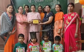 सरकारी प्राइमरी स्कूल बस्ती पीर दाद वैस्ट 2 में प्री प्राइमरी के बच्चो की हुई ग्रेजुएशन सेरेमनी
