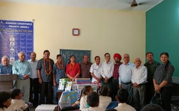 अलायंस क्लब जालंधर समर्पण ने स्लम ऐरिया के “कोशिश” स्कूल में टूथपेस्ट बुर्श व स्टेशनरी किए भेंट