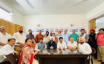 ਹੁਸ਼ਿਆਰਪੁਰ ਦੇ ਅੱਧਾ ਦਰਜਨ ਤੋਂ ਜ਼ਿਆਦਾ ਮੌਜੂਦਾ ਅਤੇ ਸਾਬਕਾ ਕੌਂਸਲਰ ਹੋਏ ‘ਆਪ’ ਵਿੱਚ ਸ਼ਾਮਲ