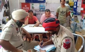 जालंधरः 3 दुकानों में चोरों ने बोला धावा, वारदात सीसीटीवी में कैद.