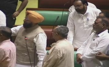 ਵਿਧਾਨ ਸਭਾ ਵਿੱਚ ਵਿਰੋਧੀ ਧਿਰ ਵੱਲੋਂ ਹੰਗਾਮਾ, ਕੀਤੀ ਨਾਅਰੇਬਾਜ਼ੀ