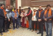 शिव मंदिर स्त्री सत्संग सभा एवं हरबंस नगर न्यू हरबंस नगर वेलफेयर सोसाइटी के सदस्य ने श्रीराम मंदिर में रामलला की मूर्ति के प्राण प्रतिष्ठा अनुष्ठान के निमंत्रण के निमित्त आए पूजित अक्षतों का वितरण धूमधाम से किया