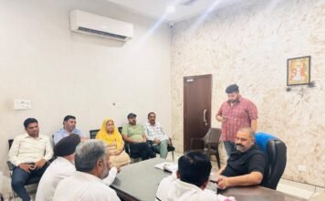 पूर्व सांसद सुशील रिंकू ने दफ्तर में सुनी समस्याएं, कहा- निगम और जिला प्रशासन के अधिकारियों को फील्ड में काम करना चाहिए सुशील रिंकू