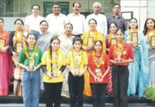 भारत विकास परिषद की ओर से एचएमवी कॉलेजिएट स्कूल के शिक्षकों और छात्रों को पुरस्कारों से सम्मानित किया भारत विकास परिषद
