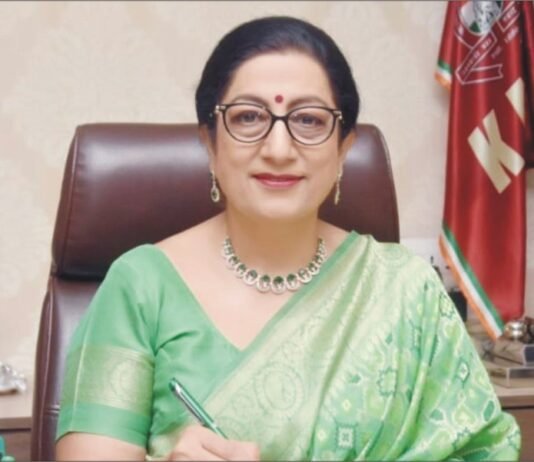 के.एम.वी की छात्राएँ यूएसए और अन्य देशों में प्रतिष्ठित प्लेसमेंट हासिल करके अंतरराष्ट्रीय स्तर पर रहीं हैं चमक प्लेसमेंट