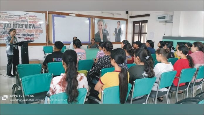 Declamation Competition ਕਾਲਜ ਫ਼ਾਰ ਵੂਮੈਨ
