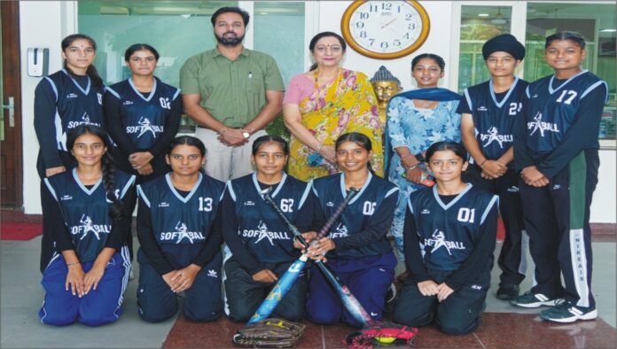 KMV Collegiate सॉफ्टबॉल टीम