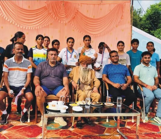 मैराथन दिग्गज ने बांटे डीएवी यूनिवर्सिटी में पुरस्कार डीएवी यूनिवर्सिटी