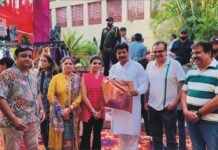विधायक ने एग्जिबिशन रौनक-ए- बाजार में भाग लेकर प्रतिभागियों को किया प्रोत्साहित एग्जिबिशन रौनक-ए- बाजार