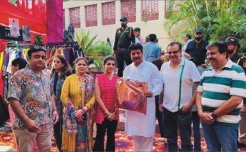 विधायक ने एग्जिबिशन रौनक-ए- बाजार में भाग लेकर प्रतिभागियों को किया प्रोत्साहित एग्जिबिशन रौनक-ए- बाजार