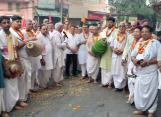 श्री चैतन्य महाप्रभु राधा माधव मंदिर (हरि बोल मंदिर) द्वारा निकली जा रही प्रभात फेरिया श्री चैतन्य महाप्रभु