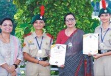 केएमवी की एनसीसी कैडेट्स ने ओडिशा में आयोजित एक भारत श्रेष्ठ भारत कैंप में कियाशानदार प्रदर्शन एनसीसी कैडेट्स