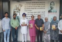 ਗ਼ਦਰੀ ਬਾਬਾ ਨਿਰੰਜਨ ਸਿੰਘ ਪੰਡੋਰੀ ਦੇ ਪਰਿਵਾਰ ਦਾ ਸਨਮਾਨ ਗ਼ਦਰੀ ਬਾਬਾ ਨਿਰੰਜਨ ਸਿੰਘ