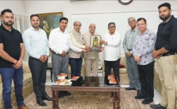 पंजाब के राज्यपाल गुलाब चंद कटारिया से भेंट कर खन्ना ने पंजाब के मौजूदा हालातों पर की चर्चा पंजाब में कानून व्यवस्था सुधरने के लिए दखल देने का किया आग्रह गुलाब चंद कटारिया