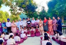 ਸਰਕਾਰੀ ਕੰਨਿਆ ਸੀਨੀਅਰ ਸੈਕੰਡਰੀ ਸਕੂਲ ਸ਼ੰਕਰ ਵਿਖੇ ਐਨ.ਆਰ.ਆਈ ਸੱਜਣਾਂ ਵੱਲੋਂ ਸਰਦੀਆਂ ਦੇ ਮੌਸਮ ਨੂੰ ਦੇਖਦੇ ਹੋਏ ਗਰੀਬ ਪੜ੍ਹਦੀਆਂ ਲੜਕੀਆਂ ਲਈ ਕੋਟੀਆਂ ਅਤੇ ਬੂਟਾਂ ਵੰਡੇ