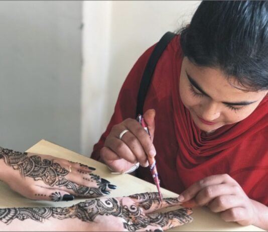 इनोसैंट हार्ट्स कॉलेज ऑफ एजुकेशन में मनाया गया करवा चौथ का त्योहार इनोसैंट हार्ट्स कॉलेज