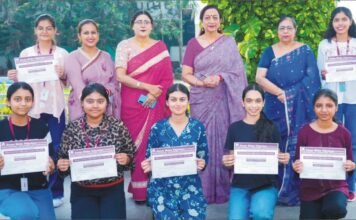 कैप्शन प्रतियोगिता