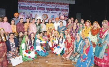 एचएमवी ने जीएनडीयू काोनल यूथ फेस्टिवल में जीती सेकेंड रनर्स अप ट्राफी यूथ फेस्टिवल