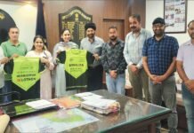 ਸੱਚਦੇਵਾ ਸਟਾਕਸ ਸਾਈਕਲੋਥਾਨ, ਕਲੱਬ ਵੱਲੋਂ ਡਿਪਟੀ ਕਮਿਸ਼ਨਰ ਨੂੰ ਟੀ-ਸ਼ਰਟ ਭੇਟ ਸੱਚਦੇਵਾ ਸਟਾਕਸ ਸਾਈਕਲੋਥਾਨ