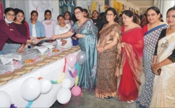 के.एम.वी. द्वारा सफलतापूर्वक आयोजित हुआ कॉमर्स मेला- स्टूडेंटस एंडेवर कॉमर्स मेला