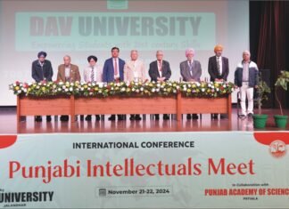डीएवी यूनिवर्सिटी में बुद्धिजीवियों ने विरासत को संरक्षित करने और विज्ञान को बढ़ावा देने का लियासंकल्प डीएवी यूनिवर्सिटी
