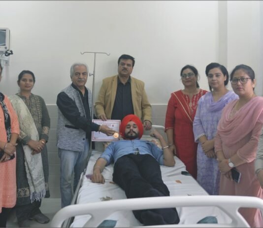 डीएवी यूनिवर्सिटी रक्तदान शिविर में 90 ने किया रक्तदान डीएवी यूनिवर्सिटी