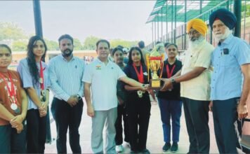 एच.एम.वी. की स्विमिंग टीम ने जीता गोल्ड मैडल स्विमिंग टीम