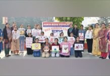 के.एम.वी. की छात्राओं ने विश्व एड्स दिवस के अवसर पर पोस्टर्स के द्वारा फैलाई जागरूकता विश्व एड्स दिवस