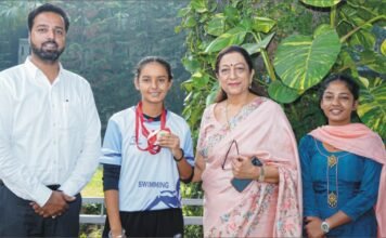 केएमवी की राजवीर कौर ने गुरु नानक देव यूनिवर्सिटी, अमृतसर द्वारा आयोजित इंटर-कॉलेज स्विमिंग चैंपियनशिप में गोल्ड मेडल जीता राजवीर कौर