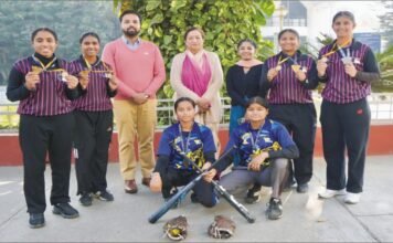 के.एम.वी. की सॉफ्टबॉल टीम प्लेयर्स ने हासिल किया गोल्ड मेडल सॉफ्टबॉल टीम