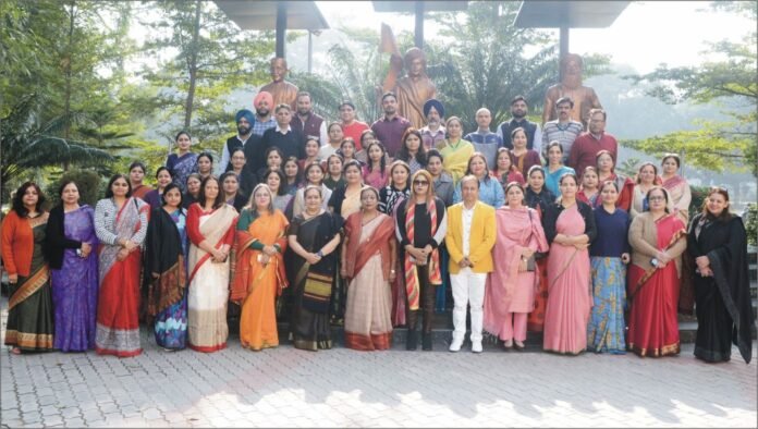 HMV Collegiate कॉलेजिएट