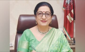 के.एम.वी. भारत और विदेशों की टॉप यूनिवर्सिटीयों के 140 शिक्षाविदों और औद्योगिक विशेषज्ञों के इनपुट से भविष्यवादी करिकुलम एवं प्रोग्राम कर रहा है विकसित टॉप यूनिवर्सिटीयों