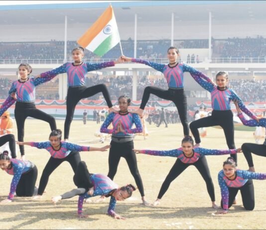 गणतंत्र दिवस समागम दौरान गुरू गोबिंद सिंह स्टेडियम में कैबिनेट मंत्री अमन अरोड़ा ने फहराया राष्ट्रीय ध्वज गणतंत्र दिवस