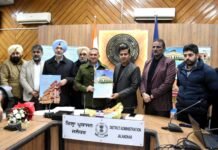 ਡਿਪਟੀ ਕਮਿਸ਼ਨਰ ਵੱਲੋਂ ਪੰਜਾਬ ਦੇ ਵਿਰਾਸਤੀ ਸਮਾਰਕਾਂ ਸਬੰਧੀ ਕੈਲੰਡਰ ਤੇ ਦਸਤਾਵੇਜ਼ੀ ਫਿਲਮ ਜਾਰੀ ਡਿਪਟੀ ਕਮਿਸ਼ਨਰ