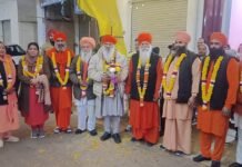 ਸੰਤ ਬਾਬਾ ਨਿਰਮਲ ਦਾਸ ਜੀ ( ਬਾਬੇ ਜੋੜੇ ) ਦਾ ਡੇਰਾ ਪੰਡਵਾਂ ਪੁੱਜਣ ਤੇ ਫੁੱਲਾਂ ਦੀ ਵਰਖਾ ਕਰਕੇ ਕੀਤਾ ਗਿਆ ਨਿੱਘਾ ਸਵਾਗਤ ਸੰਤ ਬਾਬਾ ਨਿਰਮਲ ਦਾਸ