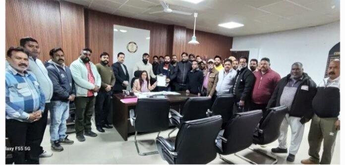 Oplus_131072 ਆਊਟਸੋਰਸ ਕਾਮਿਆਂ