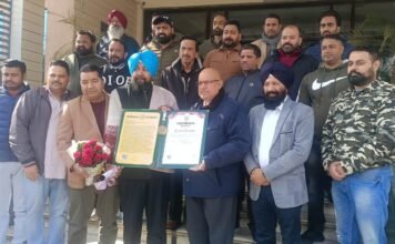 ਪੱਤਰਕਾਰ ਦਲਜੀਤ ਅਜਨੋਹਾ ਨੇ ਪੱਤਰਕਾਰੀ ਵਿੱਚ ਹੁਸ਼ਿਆਰਪੁਰ ਦਾ ਮਾਣ ਵਧਾਇਆ: ਖੰਨਾ/ਡਾ. ਘਈ ਪੱਤਰਕਾਰ ਦਲਜੀਤ ਅਜਨੋਹਾ