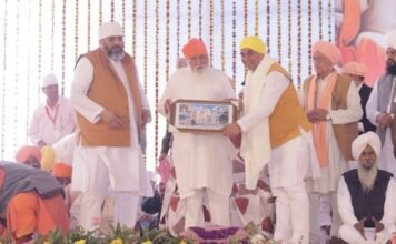 ਸੰਸਦ ਮੈਂਬਰ ਡਾ: ਰਾਜ ਨੇ ਸਤਿਗੁਰੂ ਰਵਿਦਾਸ ਮਹਾਰਾਜ ਜੀ ਦੇ ਪ੍ਰਕਾਸ਼ ਪੁਰਬ ਮੌਕੇ ਕਾਸ਼ੀ ਵਿਖੇ ਮੱਥਾ ਟੇਕਿਆ ਸਤਿਗੁਰੂ ਰਵਿਦਾਸ ਮਹਾਰਾਜ