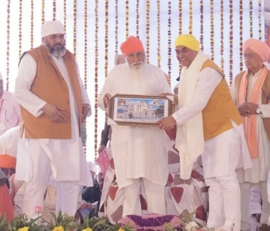 ਸੰਸਦ ਮੈਂਬਰ ਡਾ: ਰਾਜ ਨੇ ਸਤਿਗੁਰੂ ਰਵਿਦਾਸ ਮਹਾਰਾਜ ਜੀ ਦੇ ਪ੍ਰਕਾਸ਼ ਪੁਰਬ ਮੌਕੇ ਕਾਸ਼ੀ ਵਿਖੇ ਮੱਥਾ ਟੇਕਿਆ ਸਤਿਗੁਰੂ ਰਵਿਦਾਸ ਮਹਾਰਾਜ