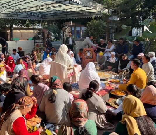परोपकारी महान व्यक्तित्व और अलौकिकता की मूर्त संत हरिचंद हरि महाराज की पहली पुण्यतिथि पर पुष्पांजलि अर्पित कर किया हवन यज्ञ हरि महाराज