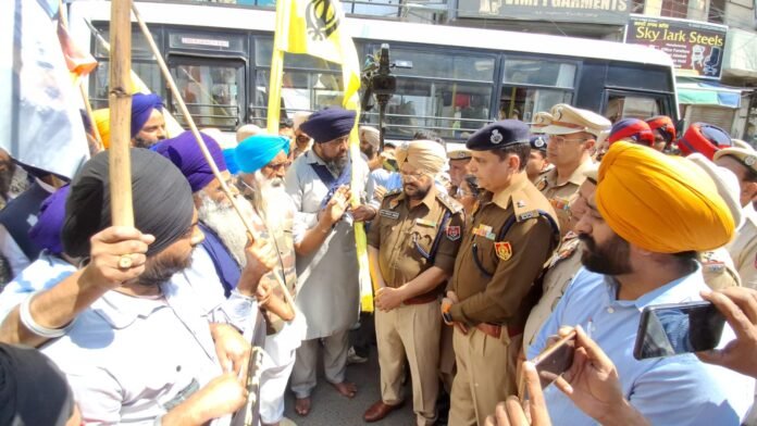 1 ਖਾਲਸਾਈ ਨਿਸ਼ਾਨਾ