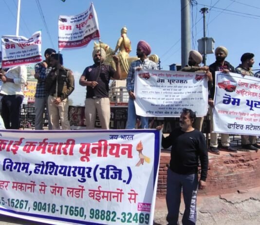ਫਾਇਰ ਬ੍ਰਿਗੇਡ ਕਰਮੀਆਂ ਨੇ ਨਵੇਂ ਆਏ ਜਿਲਾ ਪੁਲਿਸ ਮੁਖੀ ਦਾ ਅਨੋਖੇ ਢੰਗ ਨਾਲ ਕੀਤਾ ਸਵਾਗਤ, ਨਵੇਂ ਕਾਰਜਕਾਲ ਦੇ ਪਹਿਲੇ ਚੱਕੇ ਜਾਮ ਦਾ ਦਿੱਤਾ ਤੋਹਫਾ ਫਾਇਰ ਬ੍ਰਿਗੇਡ
