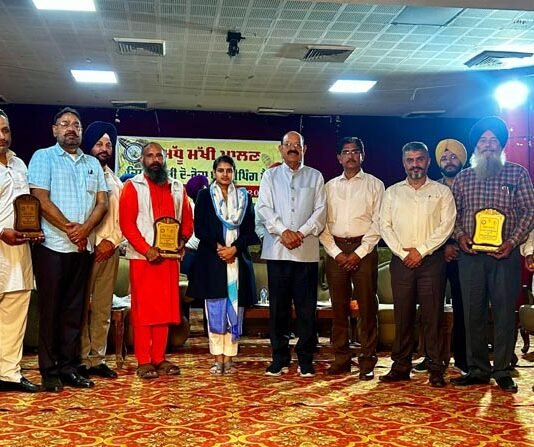 ਕੈਬਨਿਟ ਮੰਤਰੀ ਮਹਿੰਦਰ ਭਗਤ ਵੱਲੋਂ ਕਿਸਾਨਾਂ ਨੂੰ ਆਮਦਨ ਵਧਾਉਣ ਲਈ ਸਹਾਇਕ ਧੰਦੇ ਅਪਨਾਉਣ ਦਾ ਸੱਦਾ ਮਹਿੰਦਰ ਭਗਤ