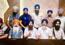 ਸਿੱਖਾਂ ਦੇ ਧਾਰਮਿਕ ਨਿਸ਼ਾਨ ਸਾਹਿਬ